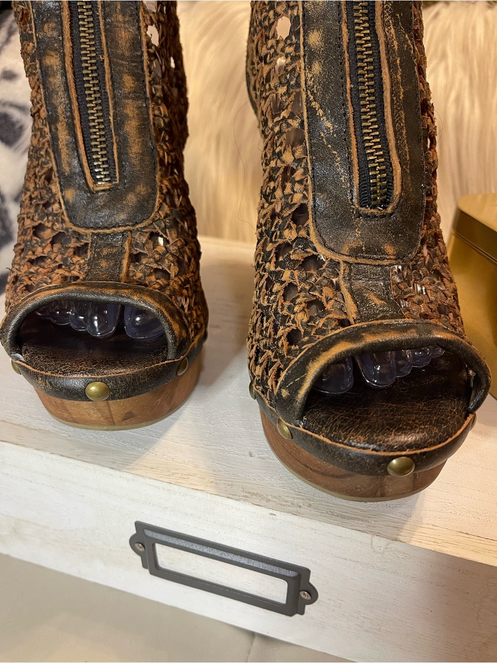 Sbicca Edinburg Woven Peep-Toe Platform Bootie Sandals Distressed Brown Leather - Picture 4 of 7